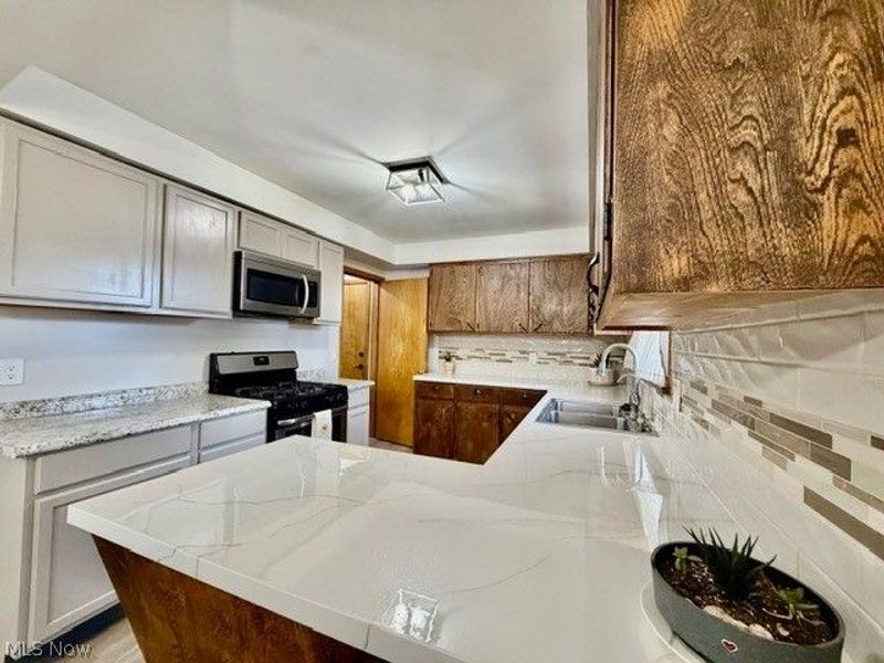 1264 Everbright Drive, Uniontown, OH 44685 Photo 6