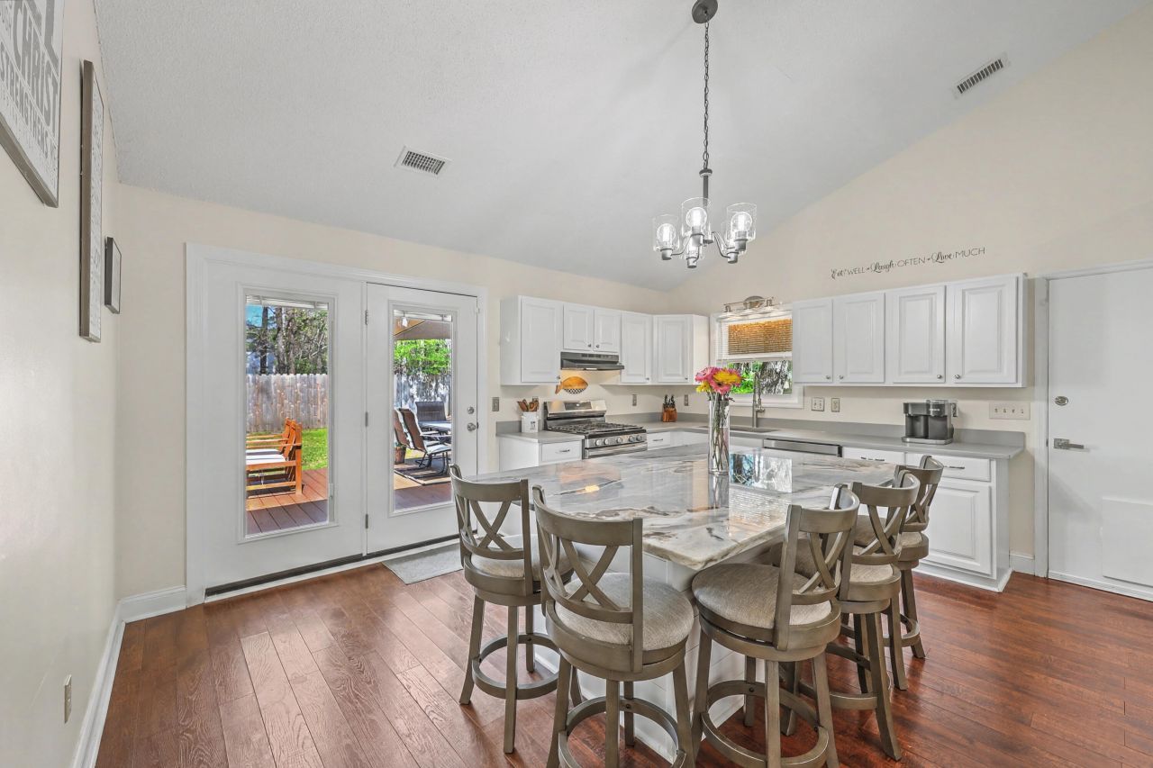 206 Jasmine Drive Photo 10