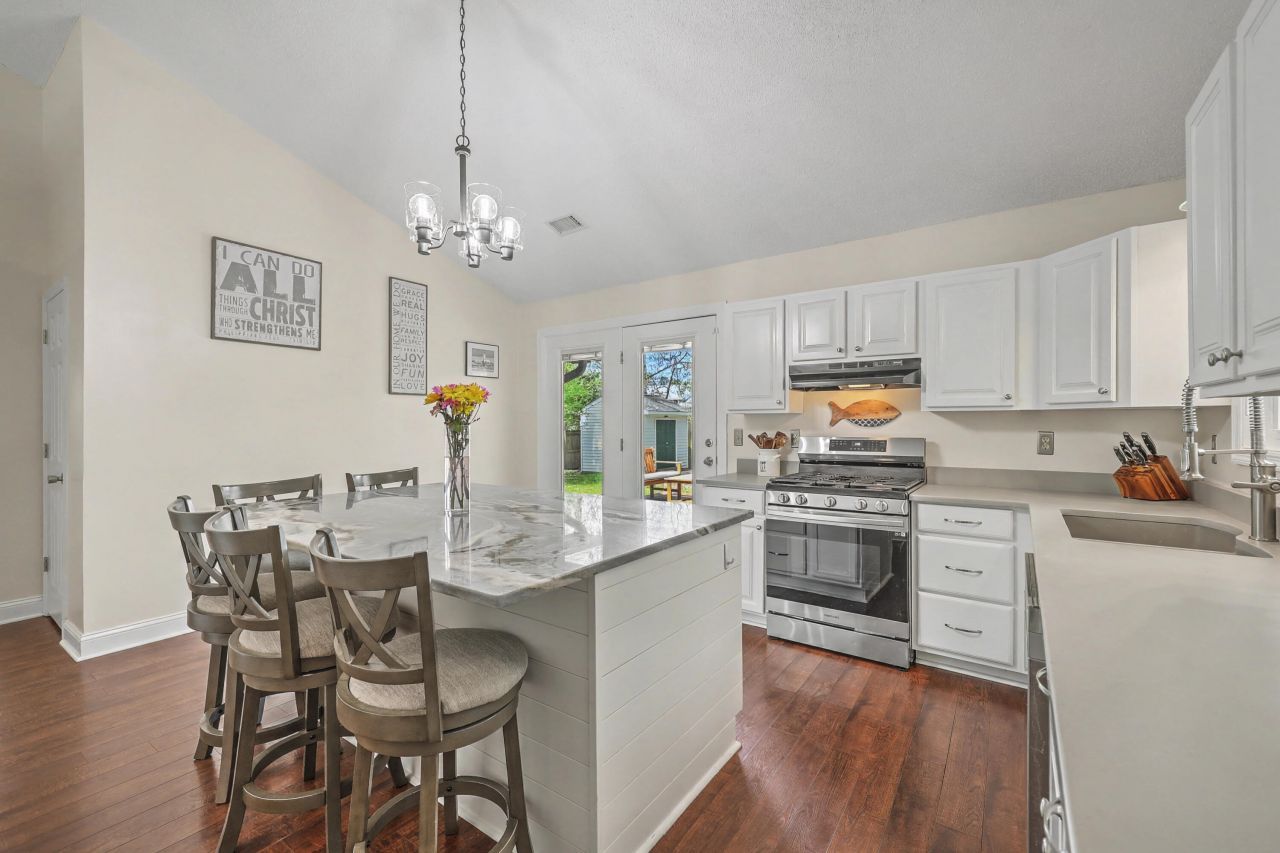 206 Jasmine Drive Photo 11