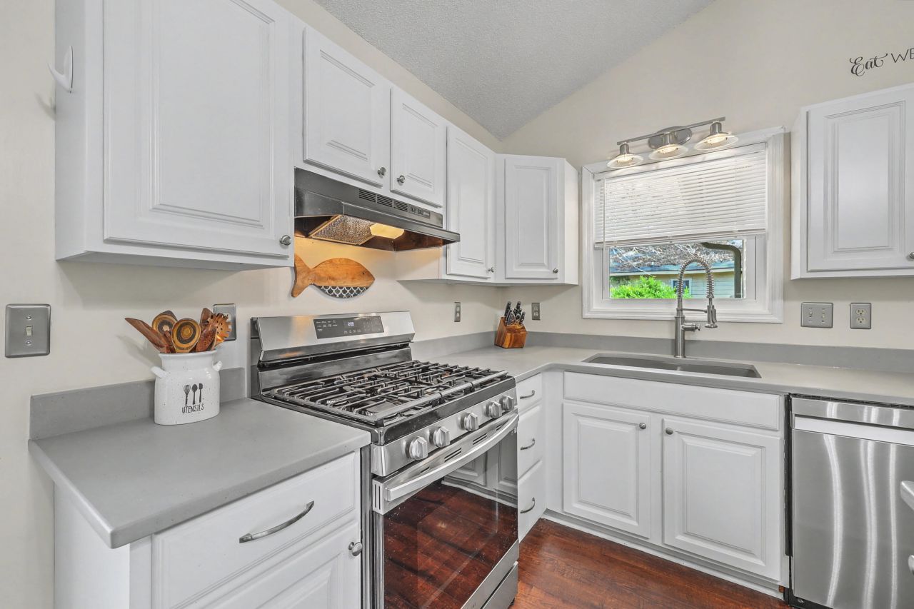 206 Jasmine Drive Photo 13