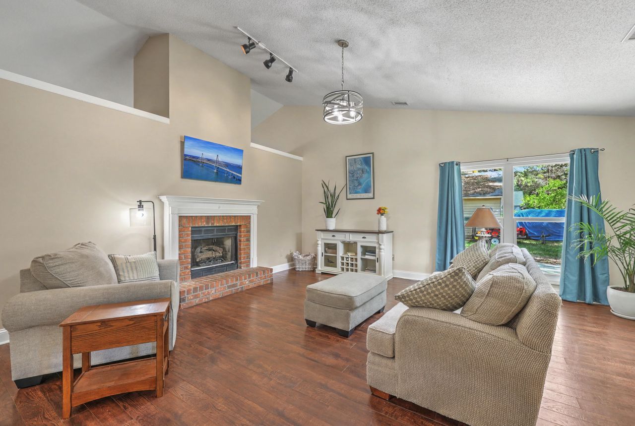 206 Jasmine Drive Photo 5