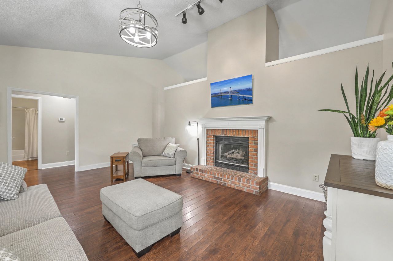 206 Jasmine Drive Photo 8