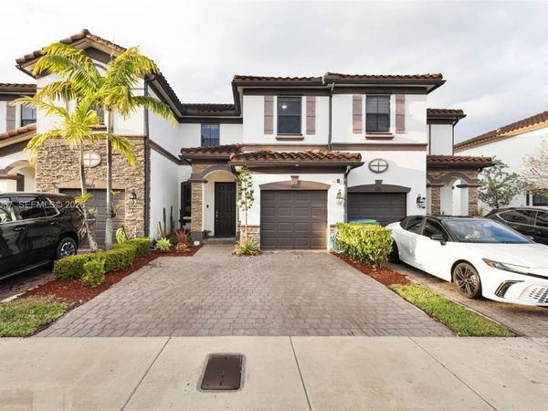 9015 NW 183rd St, Hialeah, FL 33018