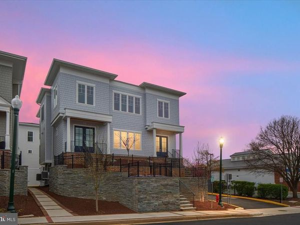 129 PARK STREET NE, Unit B, VIENNA, VA 22180