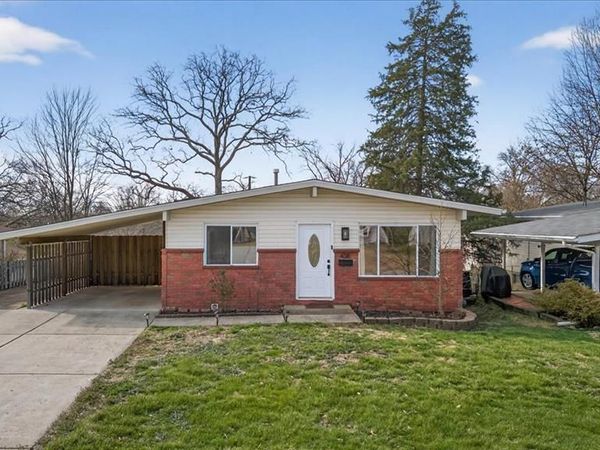 408 Saint Lawrence Drive, Ballwin, MO 63021