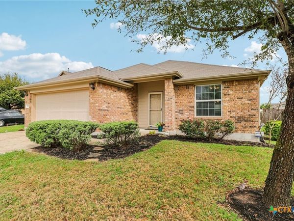 109 Mollie Drive, Hutto, TX 78634
