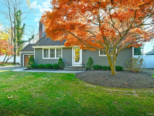 12 Darling Avenue, Smithtown, NY 11787