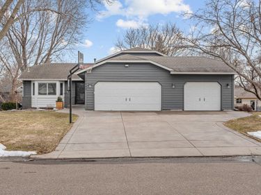 12443 90th Avenue N, Maple Grove, MN 55369