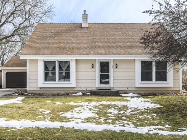 219 Willow Ct, Hartland, WI 53029
