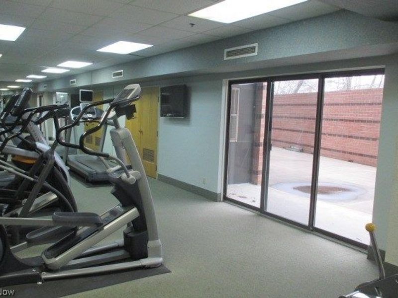 30 Severance Circle, Cleveland Heights, OH 44118 Photo 3