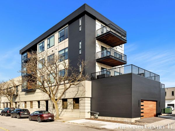 300 Washington Avenue, Unit 16, Grand Haven, MI 49417