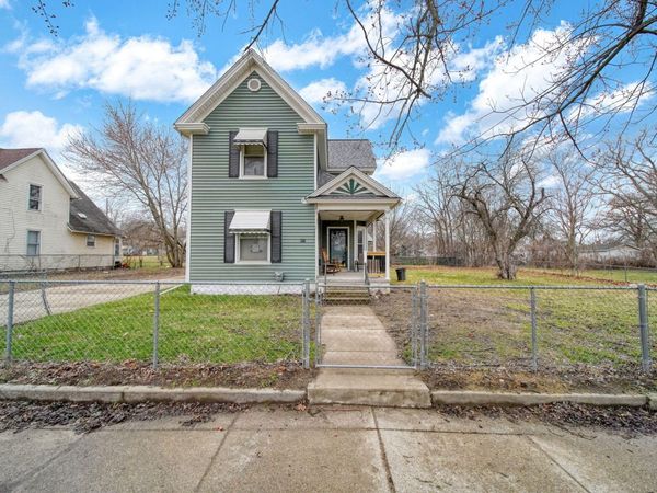 826 Carl Breeding Way, Jackson, MI 49203