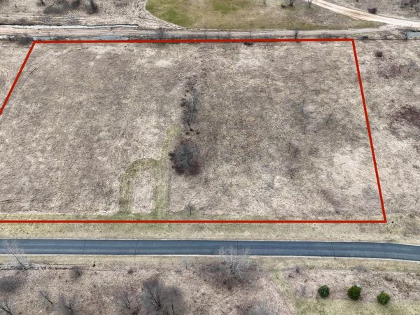 608 E The Lane, Grant, MI 49327