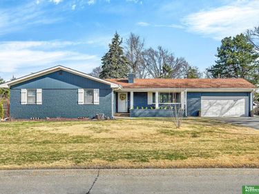 11930 Woolworth Avenue, Omaha, NE 68144