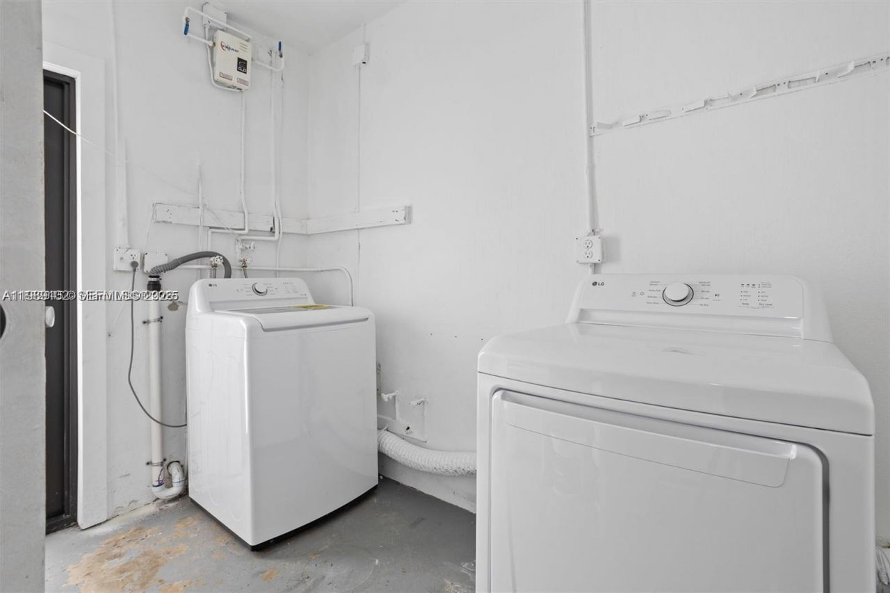 70 NE 186th Ter , Miami, FL 33179 Photo