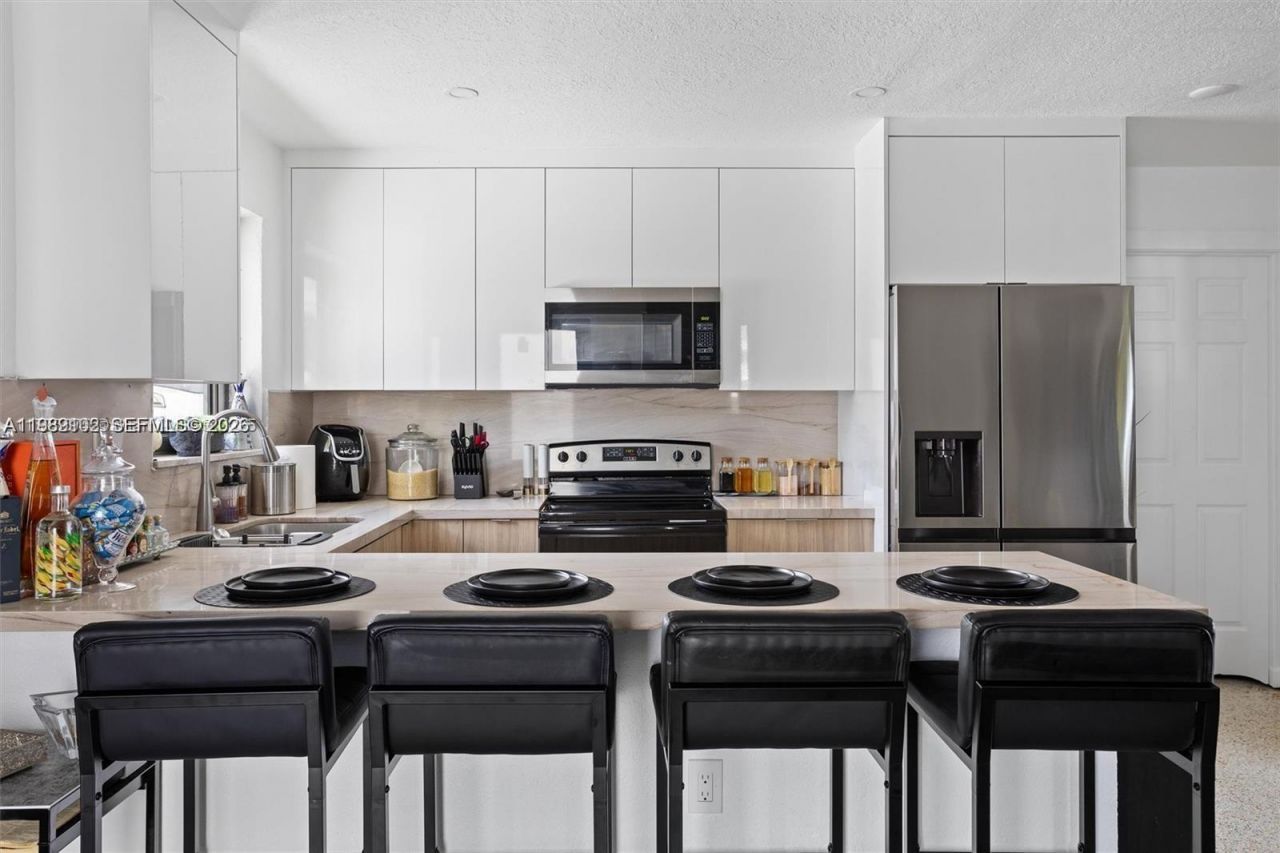 70 NE 186th Ter , Miami, FL 33179 Photo