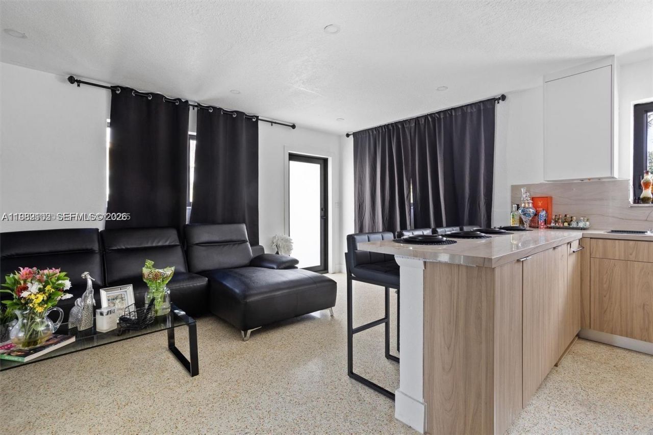 70 NE 186th Ter , Miami, FL 33179 Photo