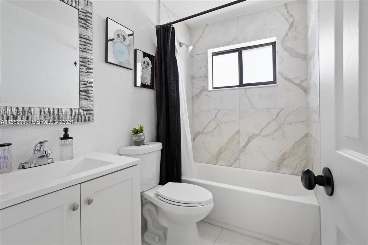 70 NE 186th Ter , Miami, FL 33179 Photo