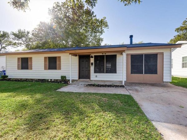 811 Denton Drive, Euless, TX 76039