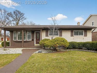 31040 Champine Street, St. Clair Shores, MI 48082