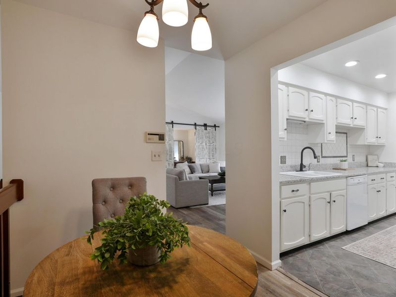 3128 Rivermill Drive, Columbus, OH 43220 Photo 12