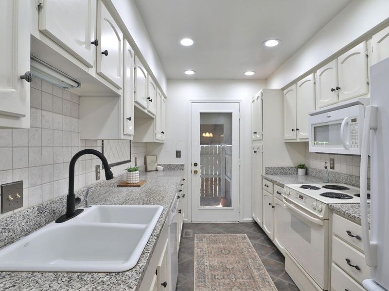 3128 Rivermill Drive, Columbus, OH 43220 Photo 13