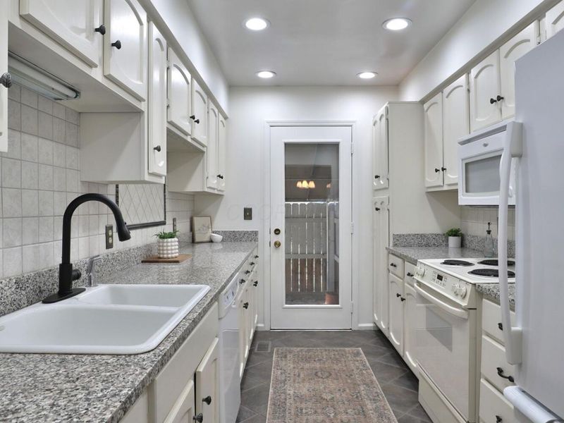 3128 Rivermill Drive, Columbus, OH 43220 Photo 14