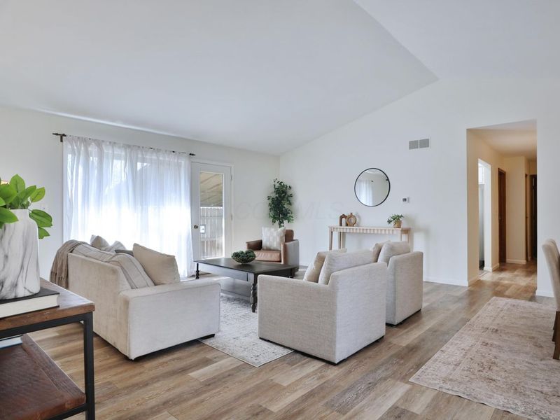 3128 Rivermill Drive, Columbus, OH 43220 Photo 5