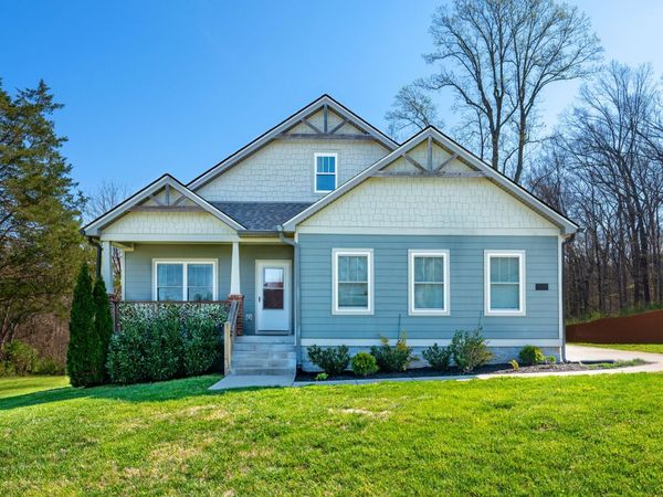 1001 Stonebrook Dr , Dickson, TN 37055