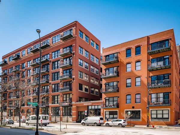 226 N Clinton Street , Unit 112, Chicago, IL 60661