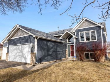 9042 Kentucky Avenue N, Brooklyn Park, MN 55445