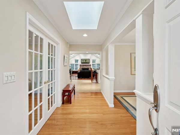 27 Oak Place, CALDWELL, NJ 07006