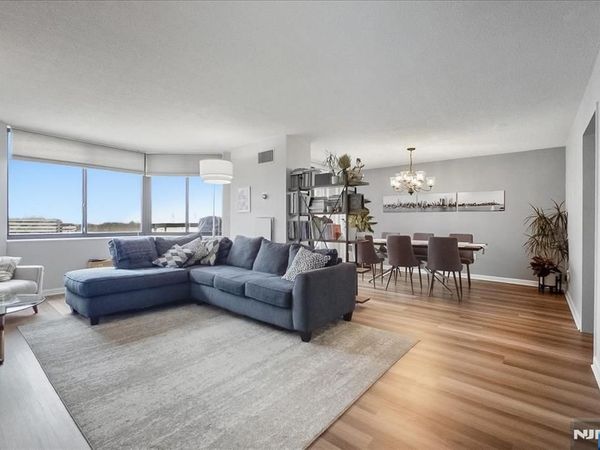 730 Harmon Cove Tower, SECAUCUS, NJ 07094