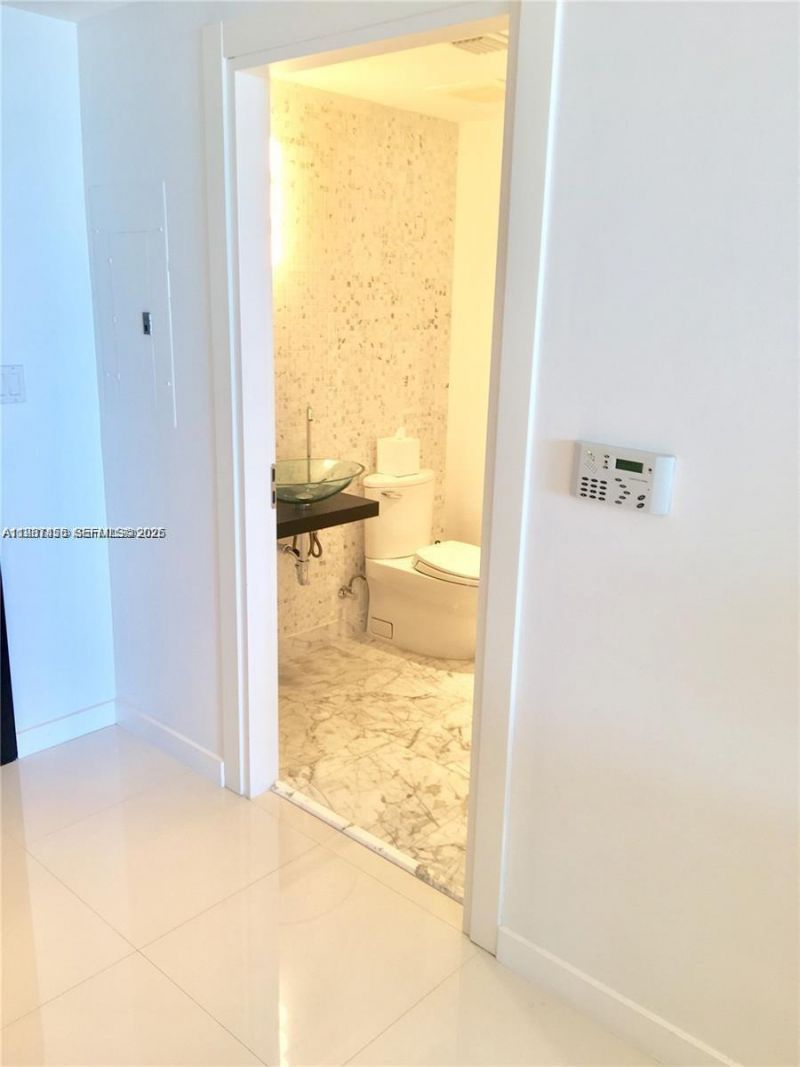 200 Biscayne Boulevard Way, Unit 3712, Miami, FL 33131 Photo