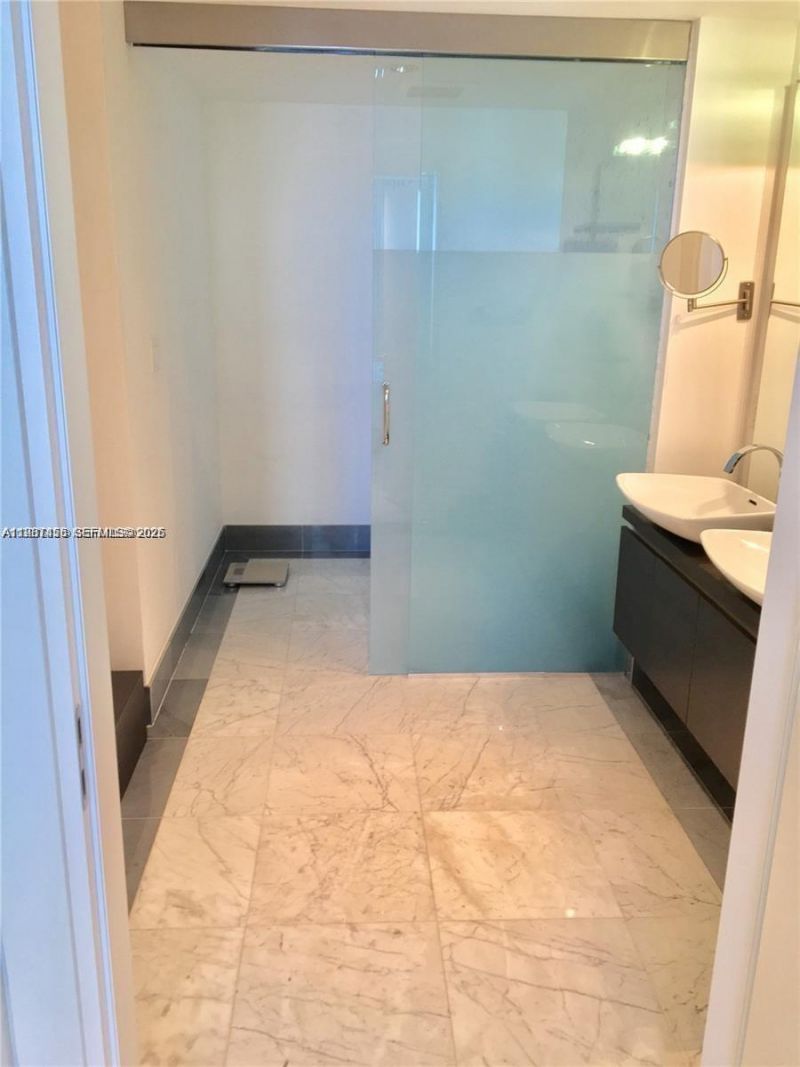 200 Biscayne Boulevard Way, Unit 3712, Miami, FL 33131 Photo