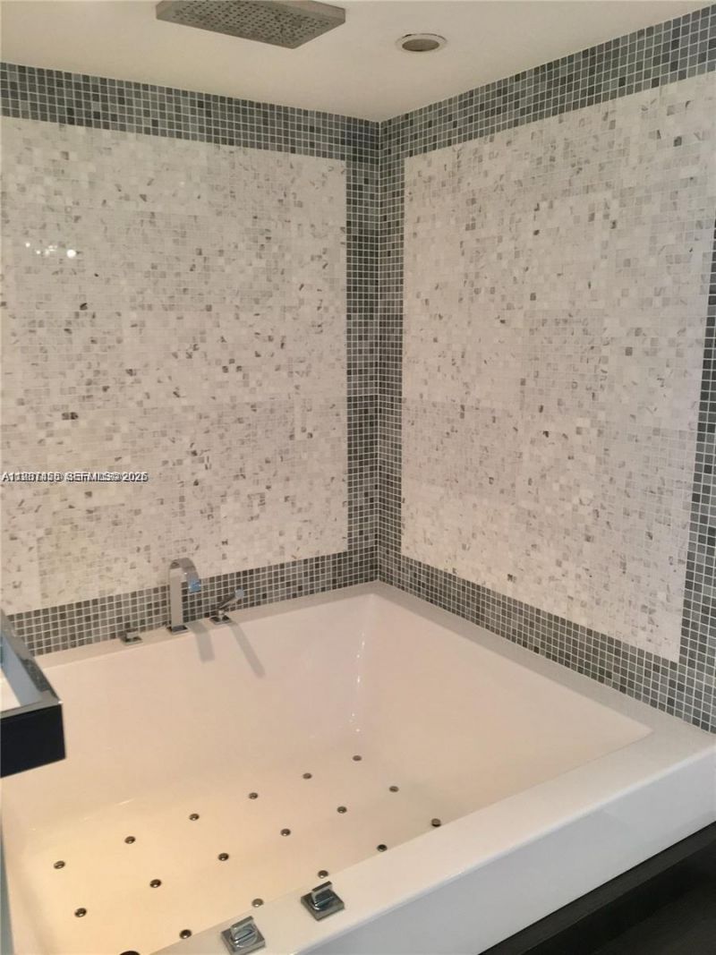 200 Biscayne Boulevard Way, Unit 3712, Miami, FL 33131 Photo