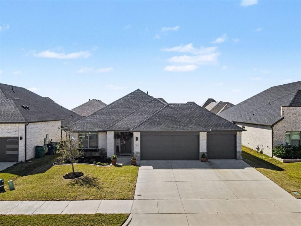 464 Sugarlands Drive, Waxahachie, TX 75165 Main Photo