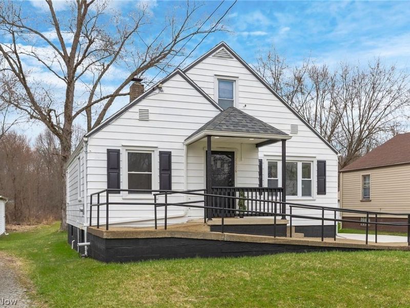 2526 Stocker Avenue , Youngstown, OH 44505 Photo 3