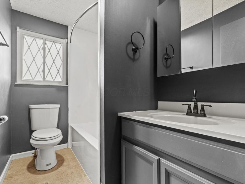 4882 Berryhill Court, Columbus, OH 43230 Photo 9