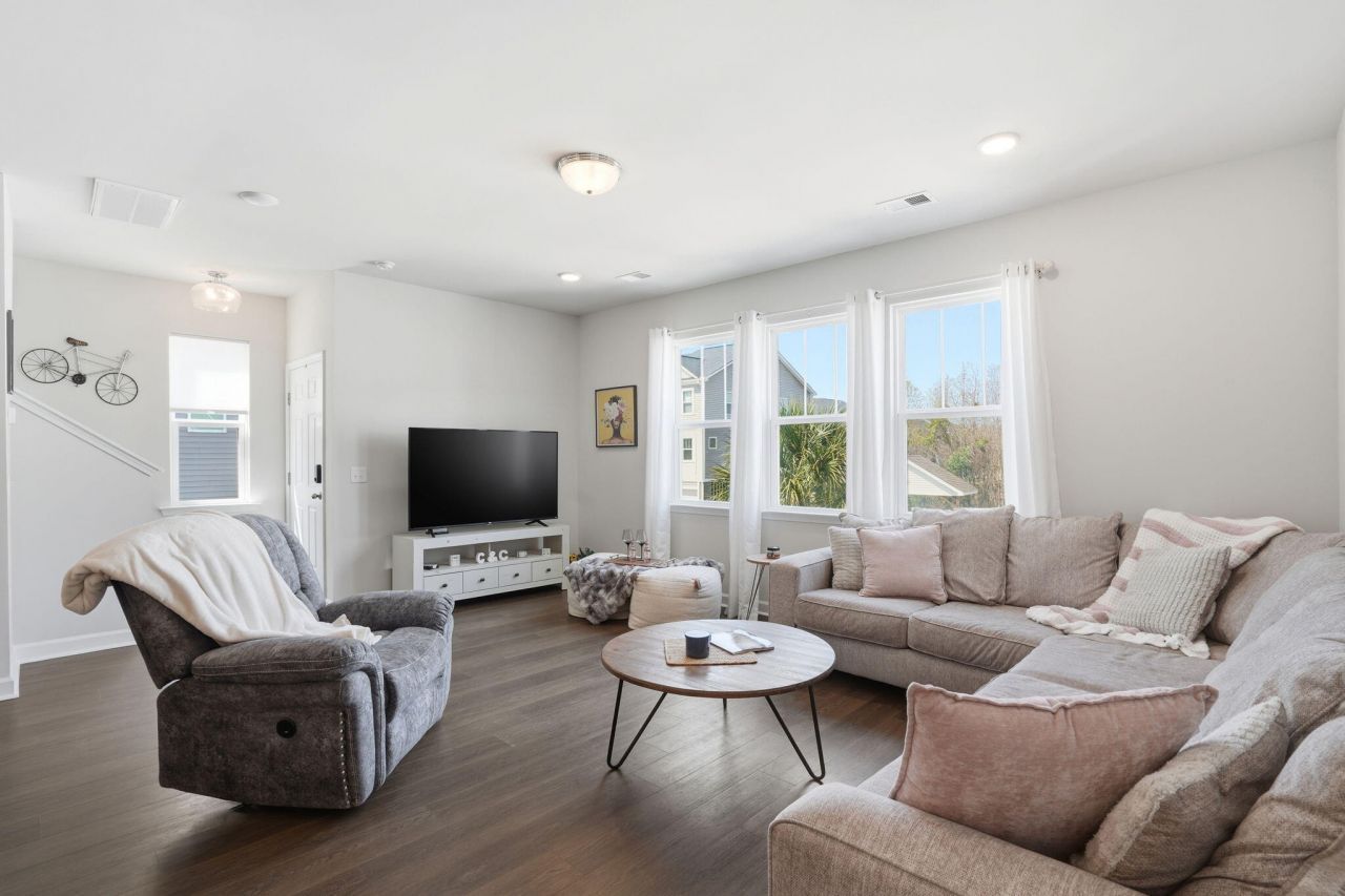 139 Winding River Drive Photo 10