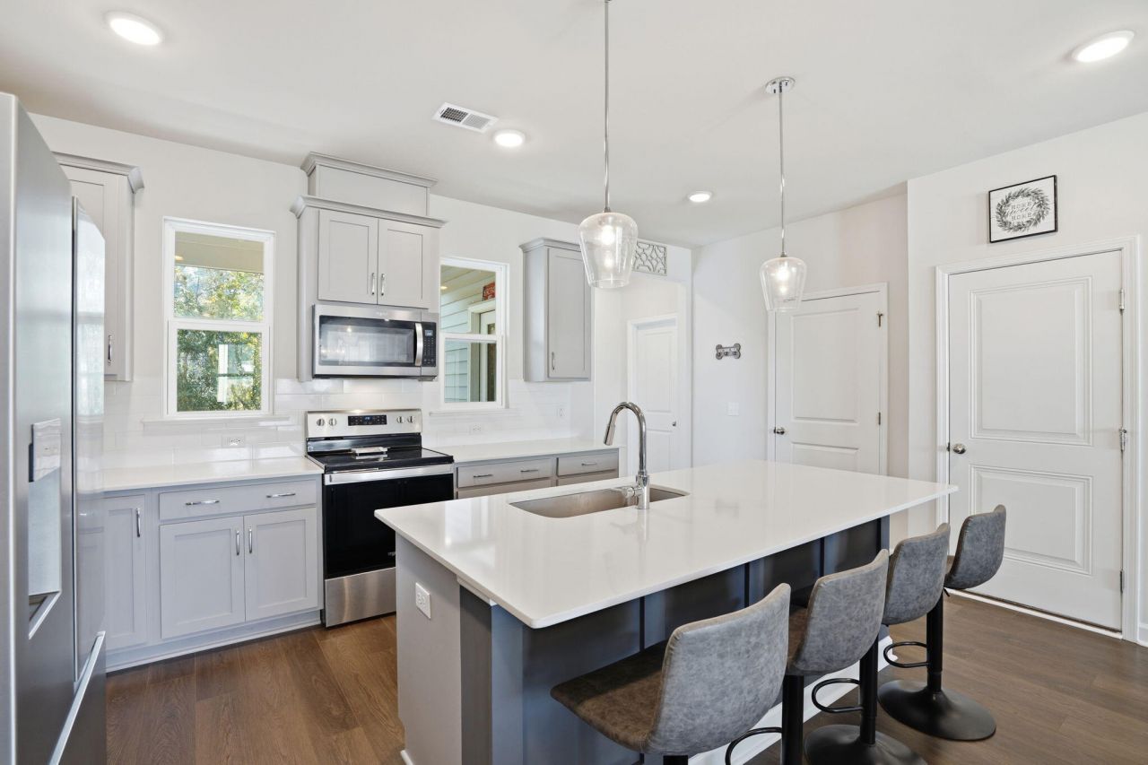 139 Winding River Drive Photo 12