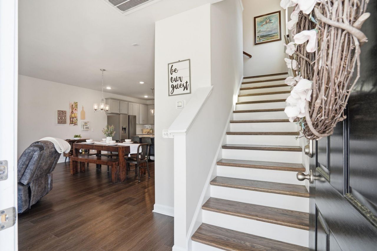 139 Winding River Drive Photo 8