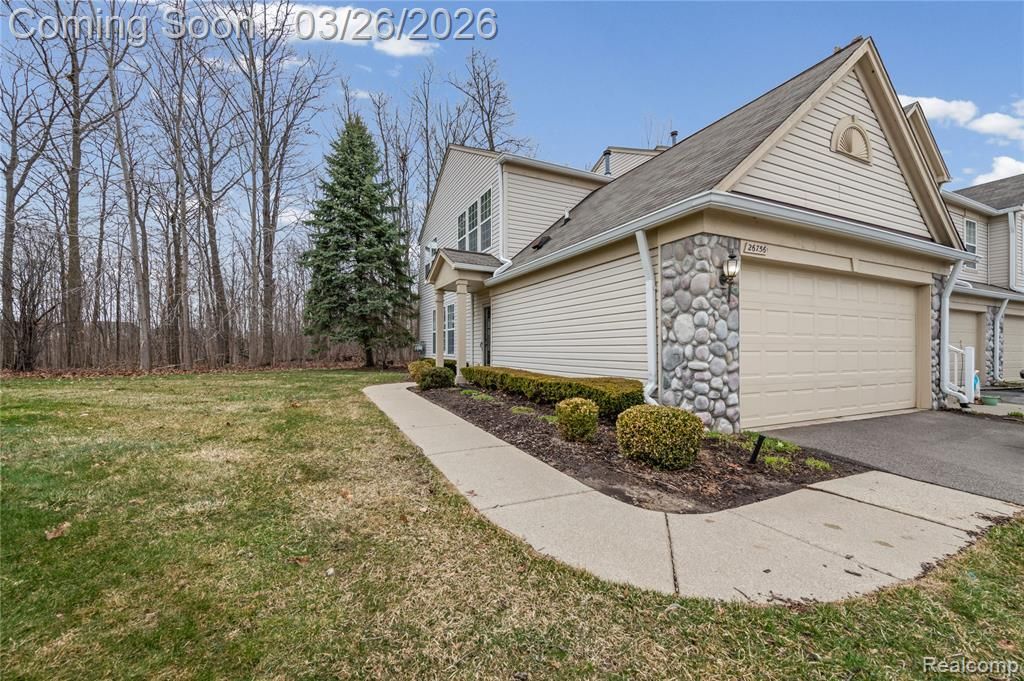 26756 Kirkway Circle, Woodhaven, MI 48183 Main Photo