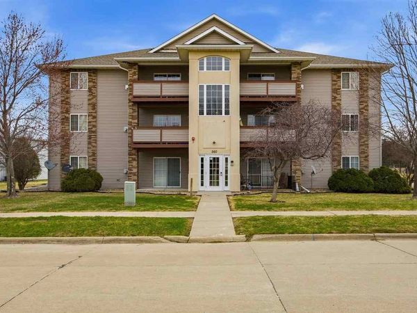 560 Penn Ct, Unit 11, North Liberty, IA 52317
