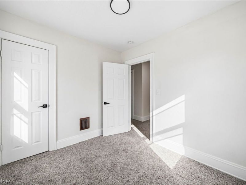 8614 Bancroft Avenue , Cleveland, OH 44105 Photo 18