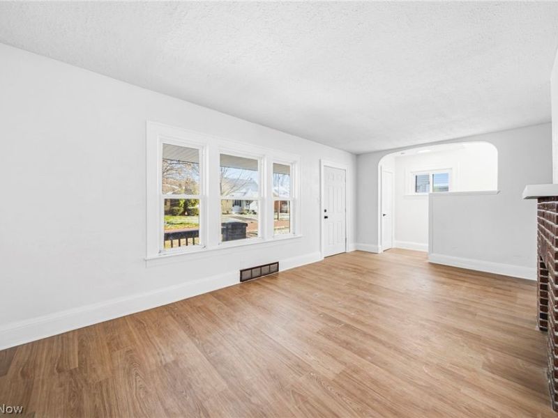 8614 Bancroft Avenue , Cleveland, OH 44105 Photo 9