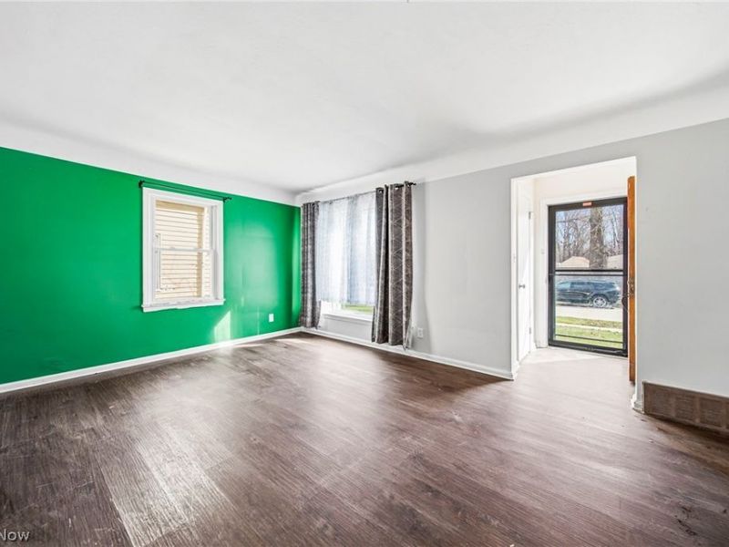 406 E 274th Street, Euclid, OH 44132 Photo 11