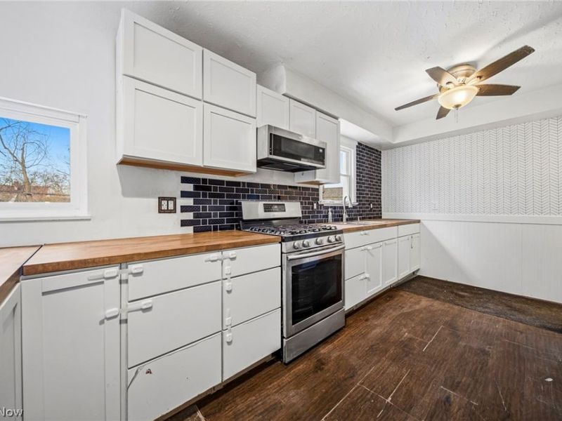 406 E 274th Street, Euclid, OH 44132 Photo 6