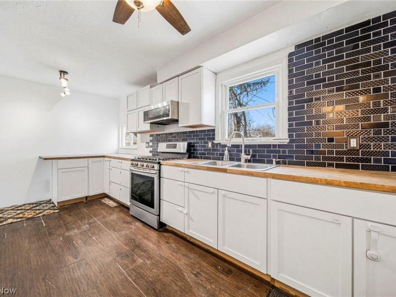 406 E 274th Street, Euclid, OH 44132 Photo 9