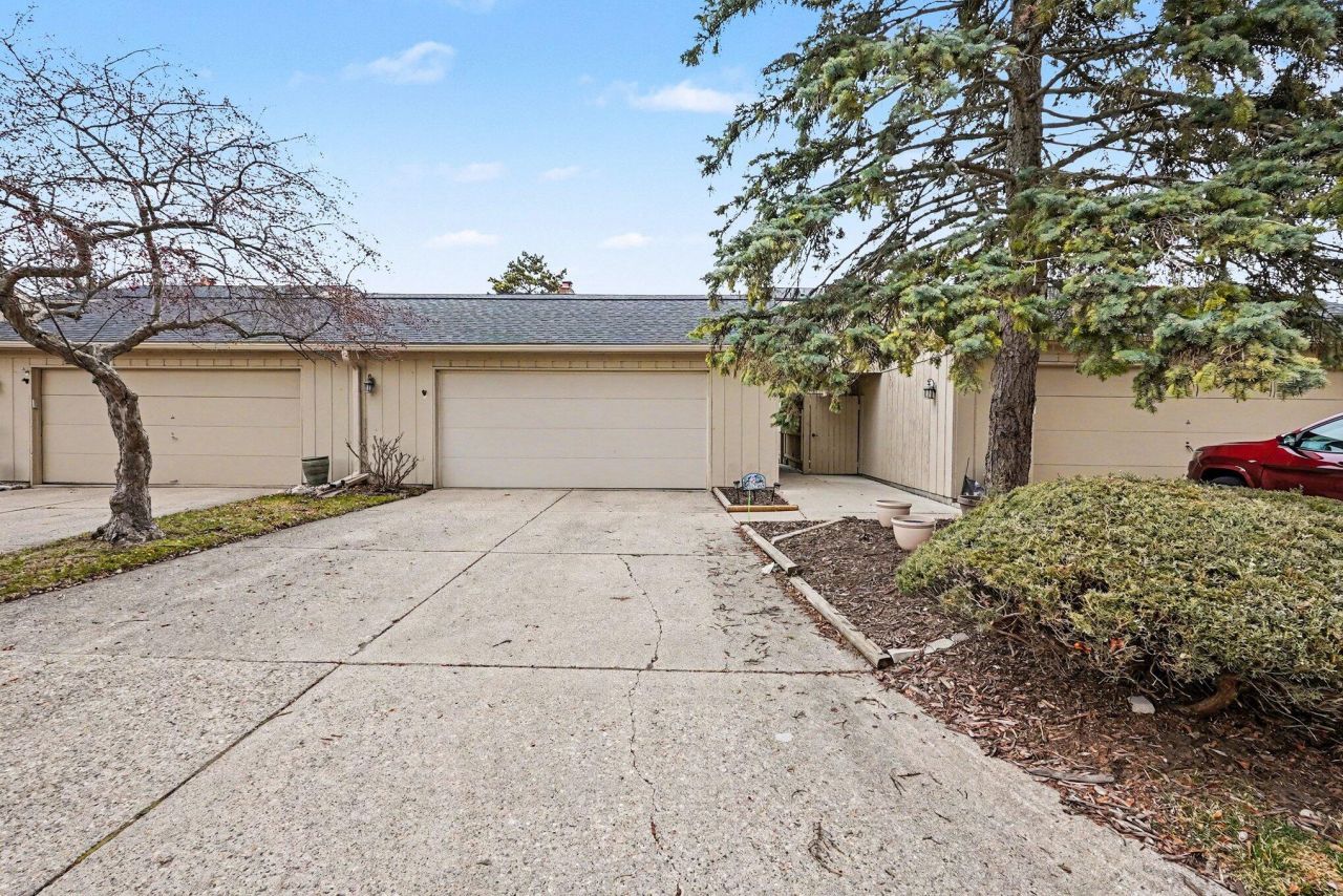 42565 Eldon Avenue, Unit 56, Clinton Township, MI 48038 Main Photo